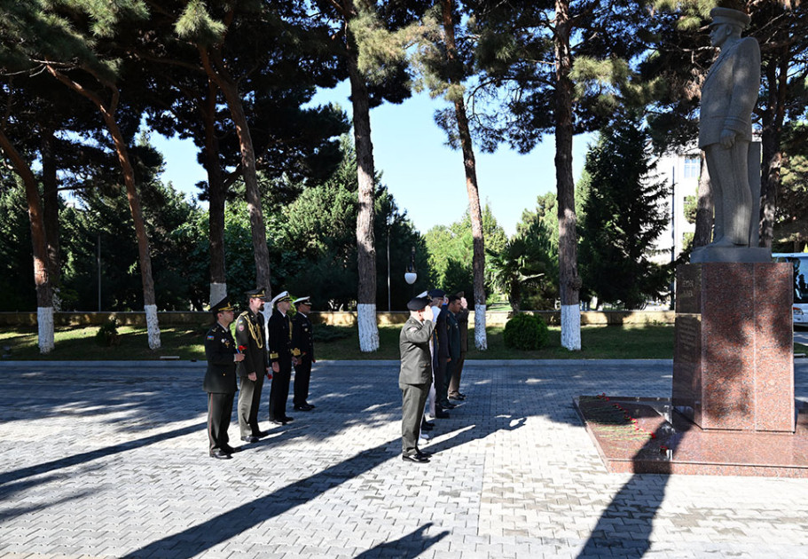Xarici ölkələrin hərbi attaşeləri Heydər Əliyev adına Hərbi İnstitutda olublar<font color=red> - FOTOLAR</font>