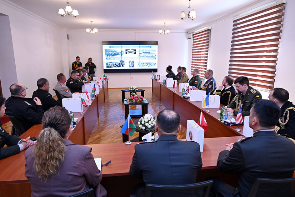 Xarici ölkələrin hərbi attaşeləri Heydər Əliyev adına Hərbi İnstitutda olublar<font color=red> - FOTOLAR</font>