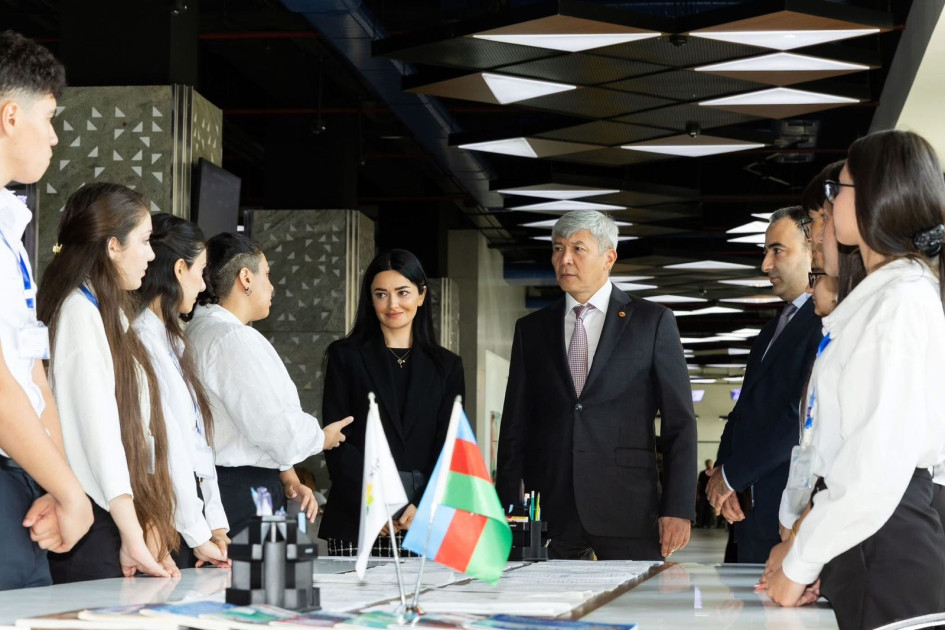 Qırğızıstanın və Kolumbiyanın səfirləri “ASAN xidmət”də<font color=red> - FOTOLAR</font>