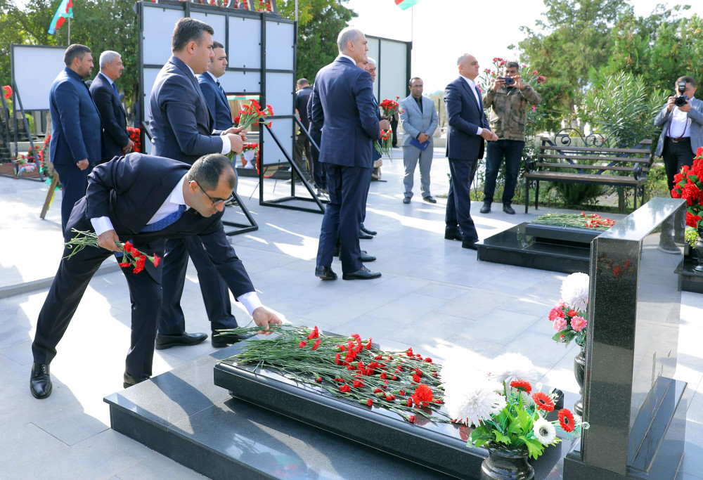 Naxçıvanda şəhidlərin xatirəsi anılıb<font color=red> - FOTOLAR</font>