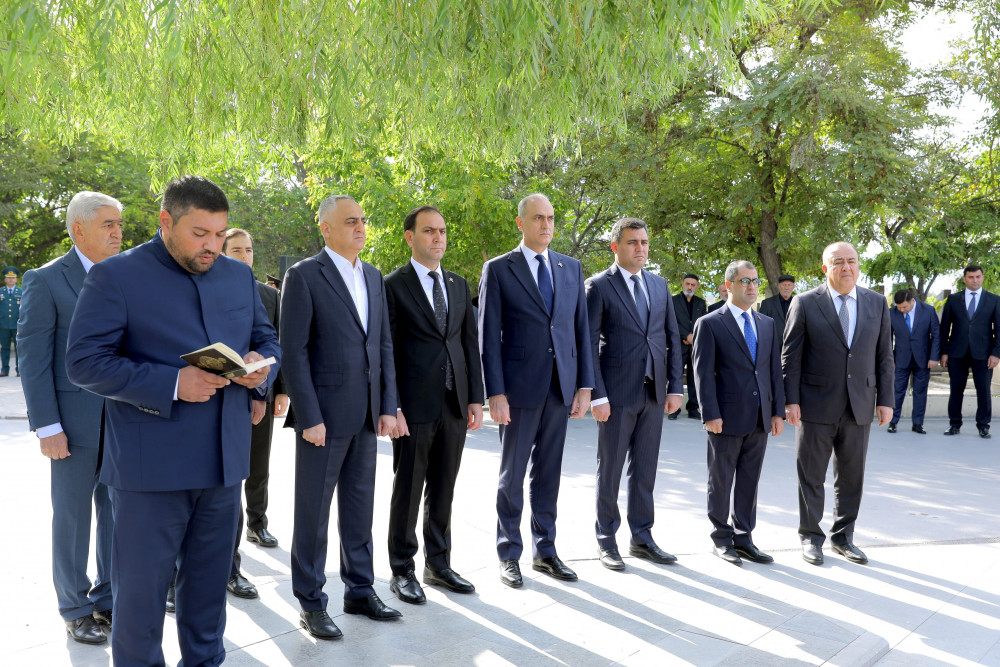 Naxçıvanda şəhidlərin xatirəsi anılıb<font color=red> - FOTOLAR</font>