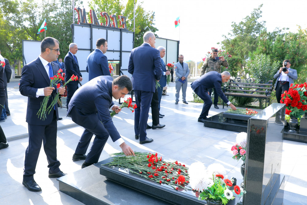 Naxçıvanda şəhidlərin xatirəsi anılıb<font color=red> - FOTOLAR</font>