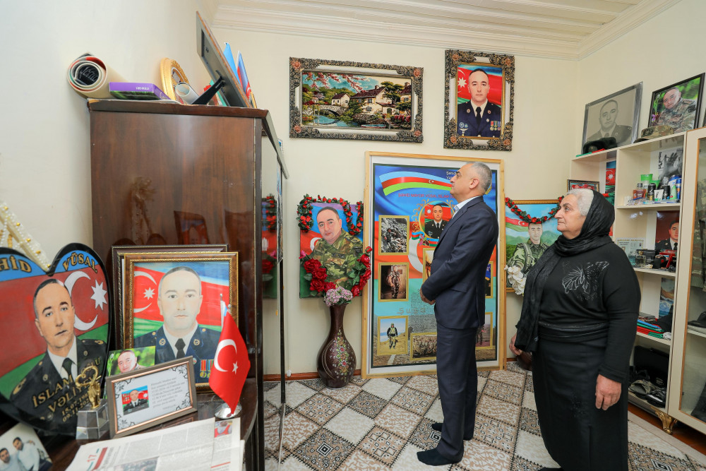 Səlahiyyətli nümayəndə şəhid ailələrini ziyarət edib<font color=red> - FOTOLAR</font>