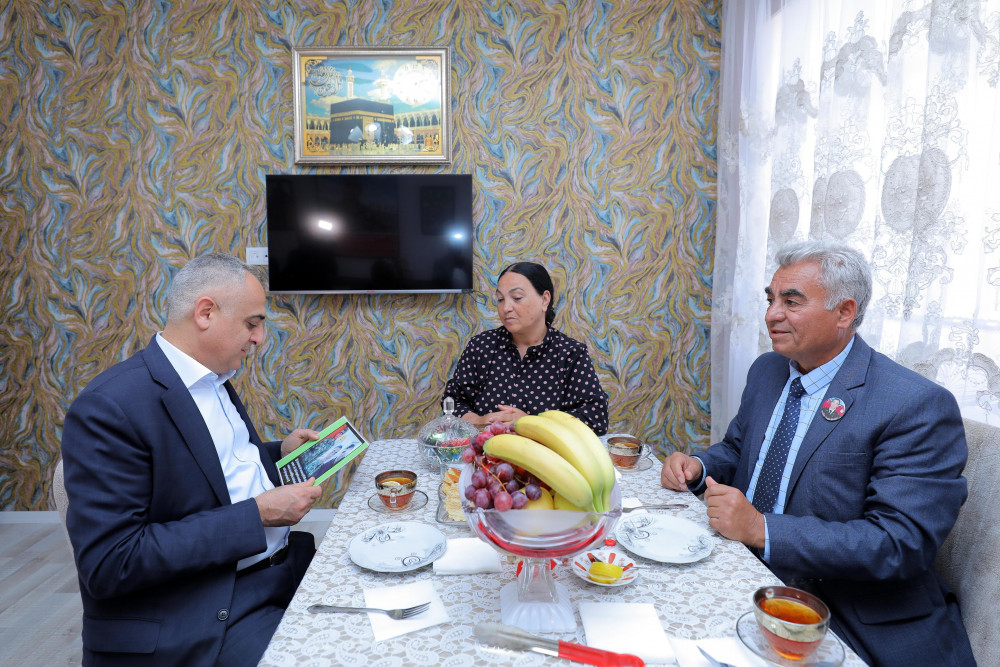 Səlahiyyətli nümayəndə şəhid ailələrini ziyarət edib<font color=red> - FOTOLAR</font>