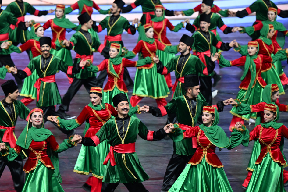 Gəncədə III MDB Oyunlarının təntənəli açılış mərasimi keçirilib Prezident İlham Əliyev və birinci xanım Mehriban Əliyeva tədbiri izləyiblər<font color=red> - FOTOLAR</font>