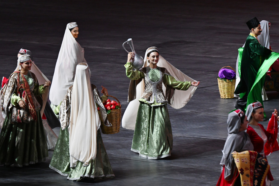 Gəncədə III MDB Oyunlarının təntənəli açılış mərasimi keçirilib Prezident İlham Əliyev və birinci xanım Mehriban Əliyeva tədbiri izləyiblər<font color=red> - FOTOLAR</font>