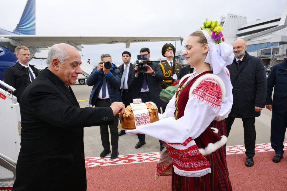 Baş nazir Əli Əsədov Minskə səfər edib<font color=red> - FOTOLAR</font>