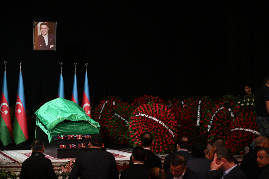 Əməkdar artist Cabir İmanovla dəfn mərasimi keçirilib<font color='red'> - YENİLƏNİB</font><font color=red> - FOTOLAR</font>