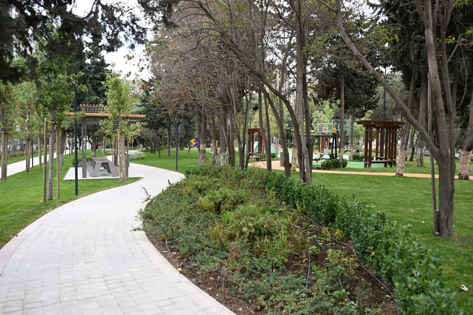 Prezident İlham Əliyev və birinci xanım Mehriban Əliyeva Bakının Nərimanov rayonunda salınan yeni parkın açılışında iştirak ediblər<font color=red> - FOTOLAR</font>