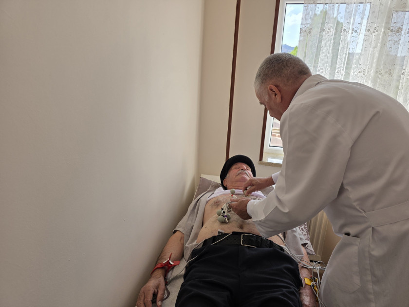 Naxçıvanda Ahıllar Günü münasibətilə tibbi aksiya keçirilib<font color=red> - FOTOLAR</font>