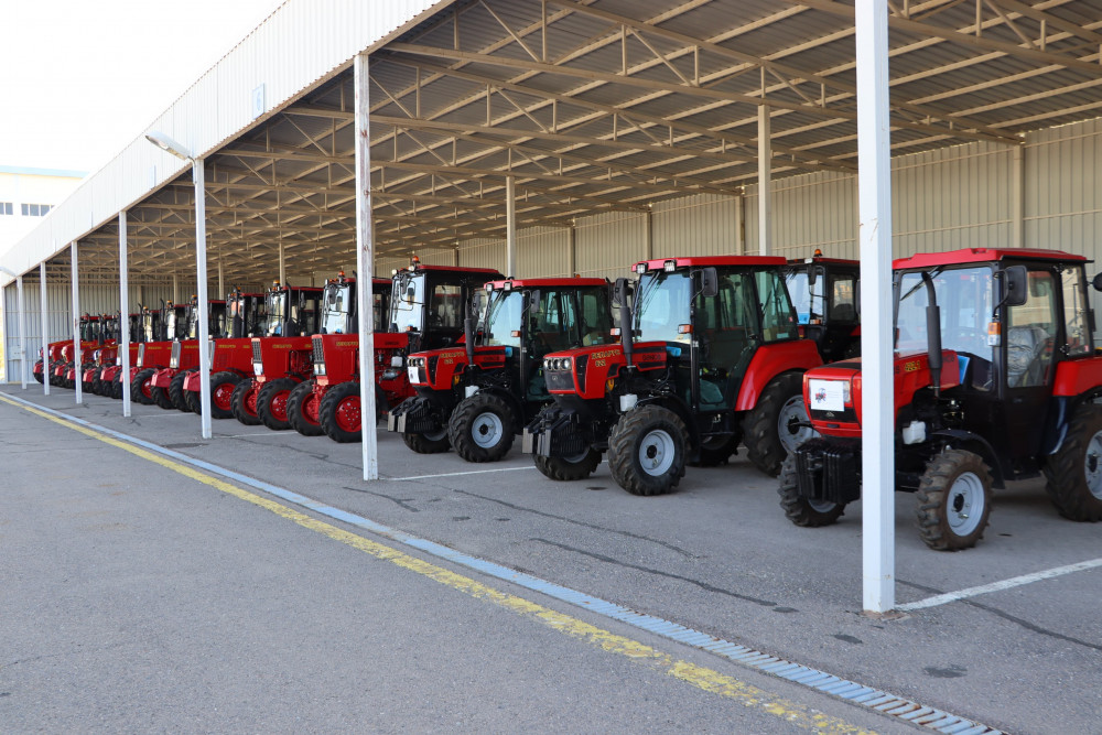 Naxçıvanda fermerlər 3 milyon manatlıq kənd təsərrüfatı texnikası ilə təmin olunub<font color=red> - FOTOLAR</font>