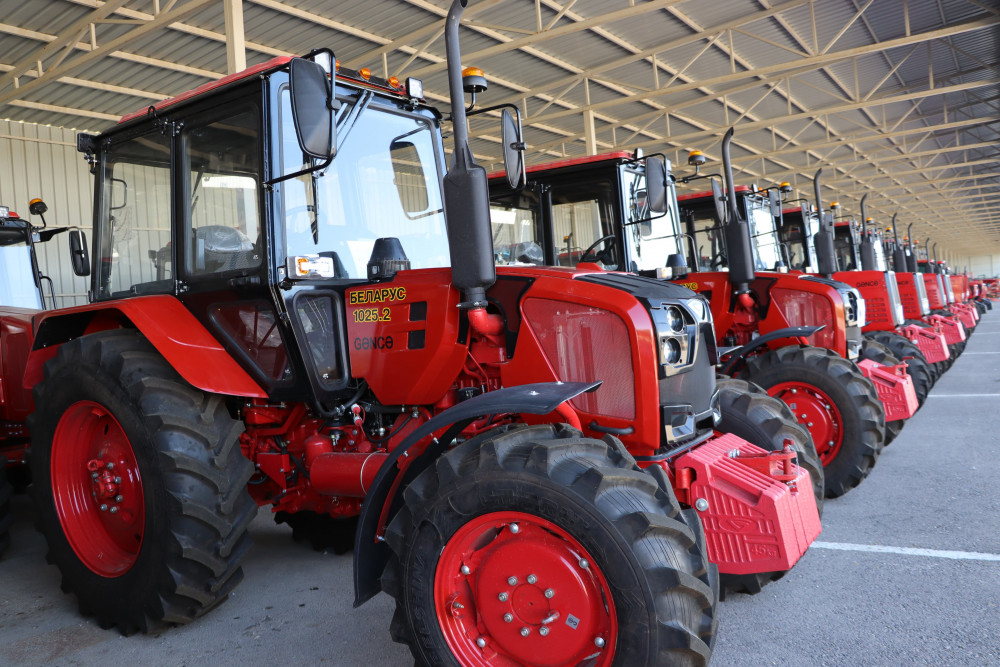 Naxçıvanda fermerlər 3 milyon manatlıq kənd təsərrüfatı texnikası ilə təmin olunub<font color=red> - FOTOLAR</font>