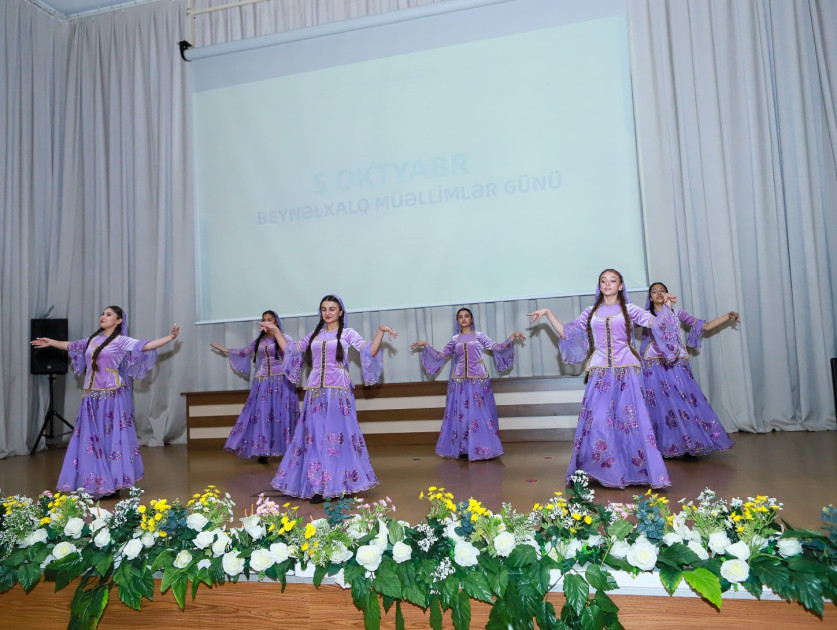 Naxçıvanda Beynəlxalq Müəllimlər Günü qeyd olunub<font color=red> - FOTOLAR</font>