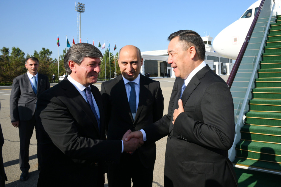 Qırğızıstan Prezidenti Sadır Japarov Azərbaycana səfərə gəlib<font color=red> - FOTOLAR</font>
