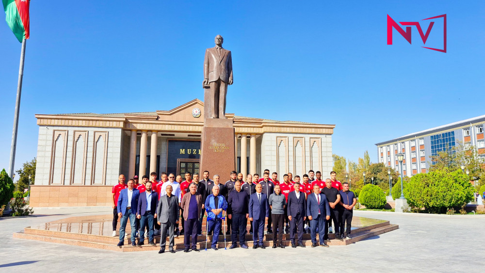 "Araz-Naxçıvan" Peşəkar Futbol Klubunun (PFK) heyəti Naxçıvan şəhər stadionunda azarkeşlərlə görüşür<font color='red'> - YENİLƏNƏCƏK</font><font color=red> - FOTOLAR</font>