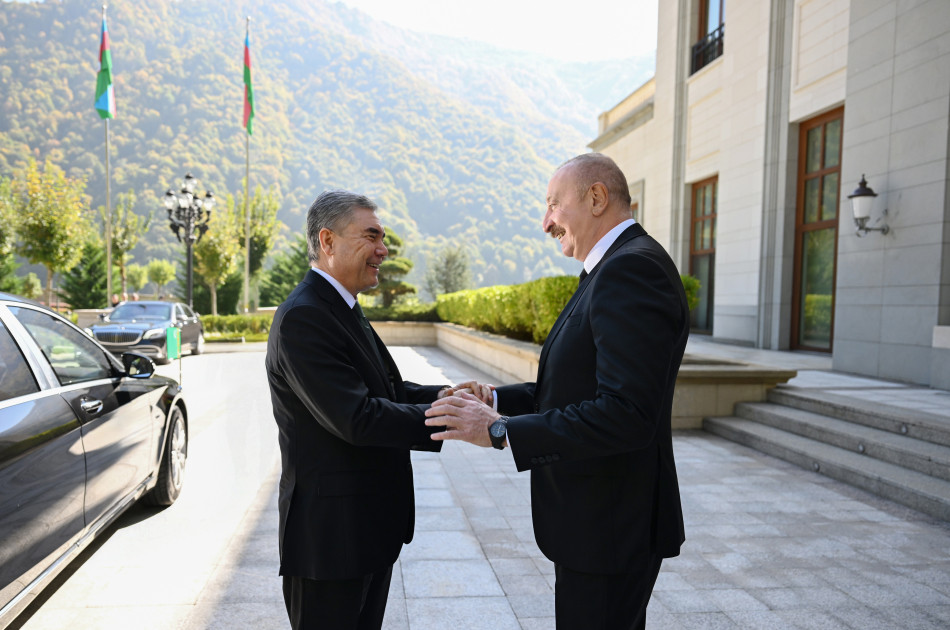 Azərbaycan Prezidenti İlham Əliyev Qəbələdə Türkmənistan Xalq Məsləhətinin Sədri ilə görüşüb<font color=red> - FOTOLAR</font>