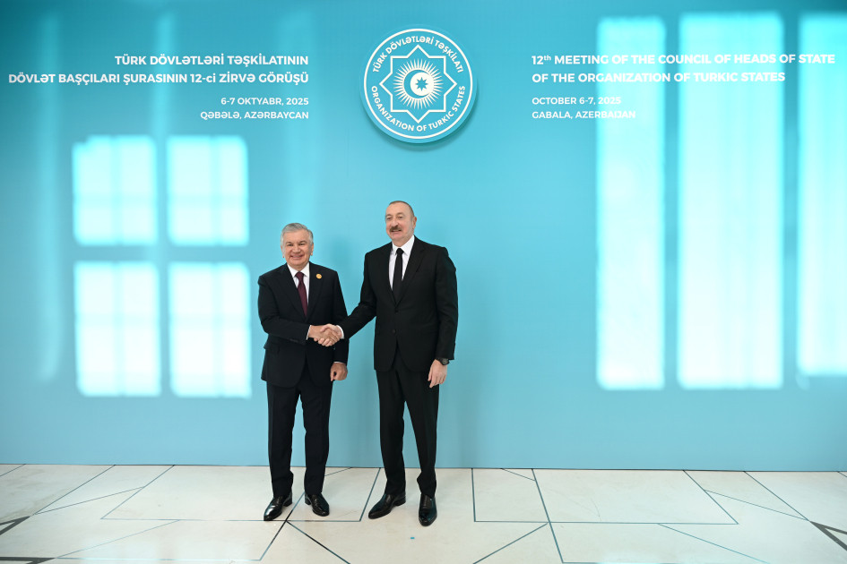 Prezident İlham Əliyev Qəbələdə TDT-nin Dövlət Başçıları Şurasının 12-ci Zirvə Görüşündə iştirak edən dövlət və hökumət başçılarını qarşılayıb<font color=red> - FOTOLAR</font>