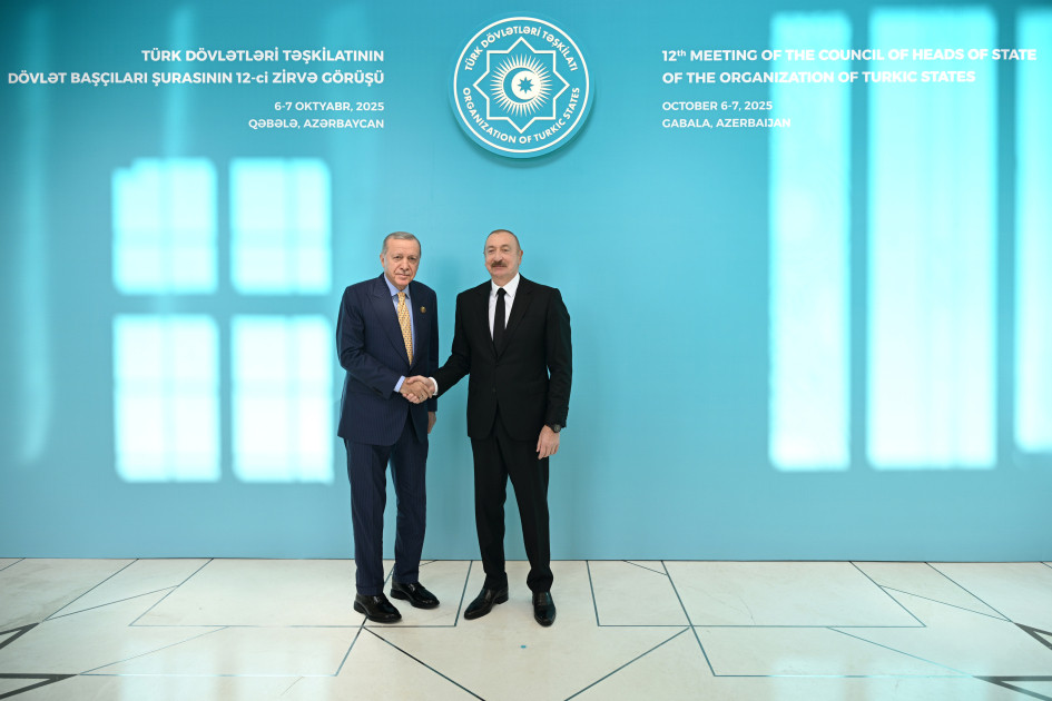 Prezident İlham Əliyev Qəbələdə TDT-nin Dövlət Başçıları Şurasının 12-ci Zirvə Görüşündə iştirak edən dövlət və hökumət başçılarını qarşılayıb<font color=red> - FOTOLAR</font>