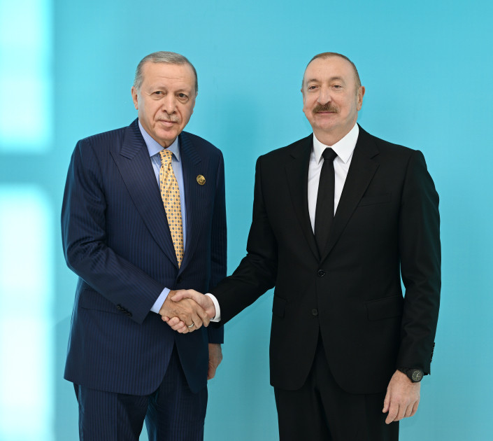 Prezident İlham Əliyev Qəbələdə TDT-nin Dövlət Başçıları Şurasının 12-ci Zirvə Görüşündə iştirak edən dövlət və hökumət başçılarını qarşılayıb<font color=red> - FOTOLAR</font>