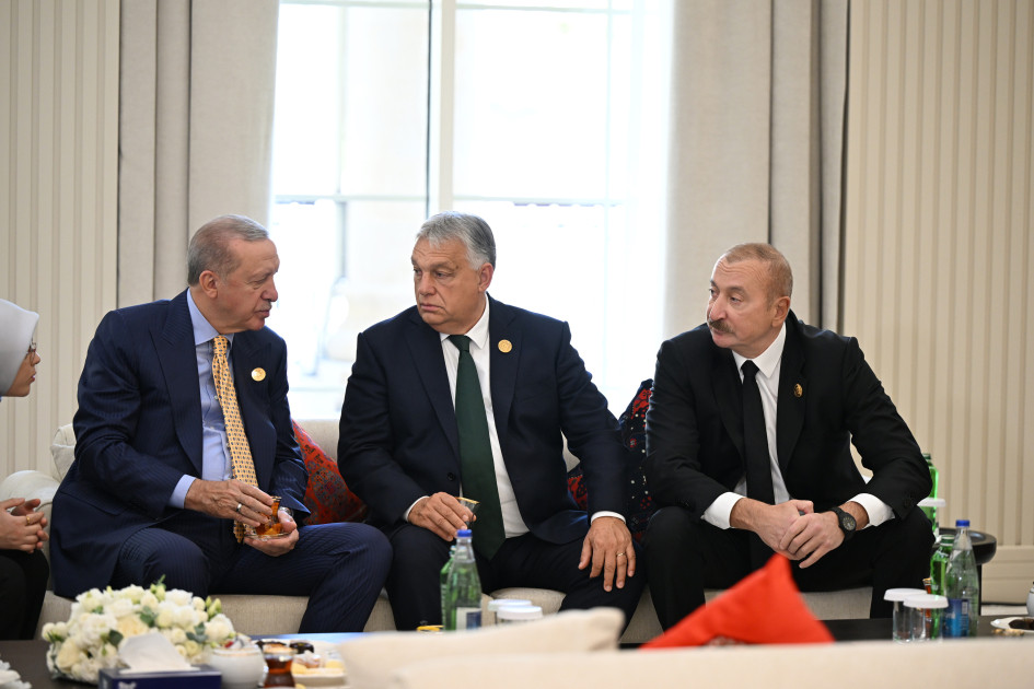 Prezident İlham Əliyev Qəbələdə TDT-nin Dövlət Başçıları Şurasının 12-ci Zirvə Görüşündə iştirak edən dövlət və hökumət başçılarını qarşılayıb<font color=red> - FOTOLAR</font>