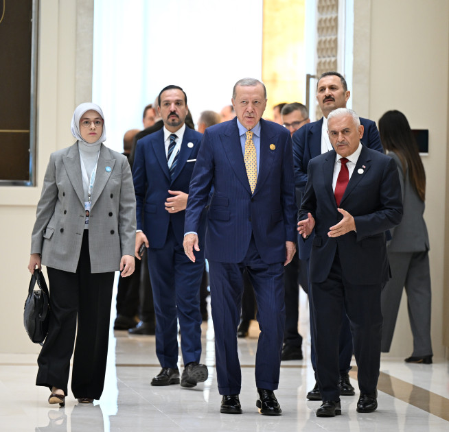 Prezident İlham Əliyev Qəbələdə TDT-nin Dövlət Başçıları Şurasının 12-ci Zirvə Görüşündə iştirak edən dövlət və hökumət başçılarını qarşılayıb<font color=red> - FOTOLAR</font>