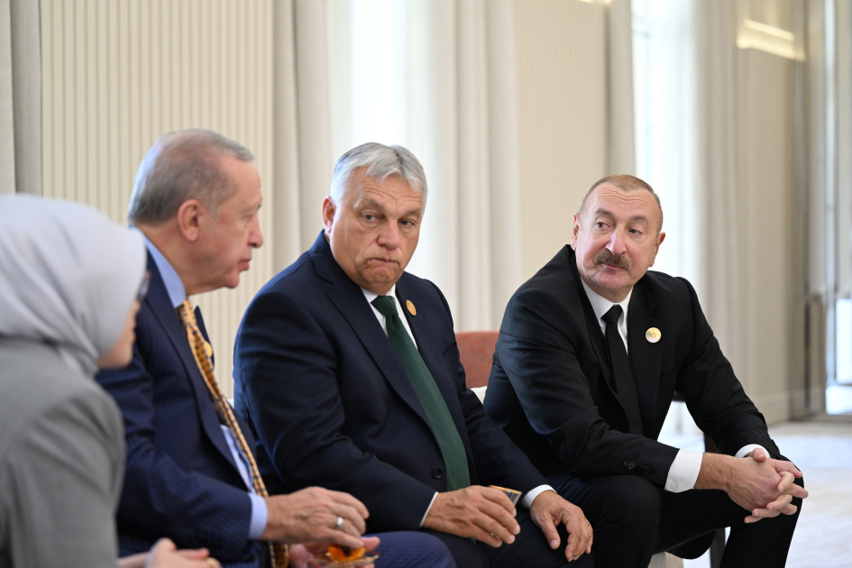 Prezident İlham Əliyev Qəbələdə TDT-nin Dövlət Başçıları Şurasının 12-ci Zirvə Görüşündə iştirak edən dövlət və hökumət başçılarını qarşılayıb<font color=red> - FOTOLAR</font>