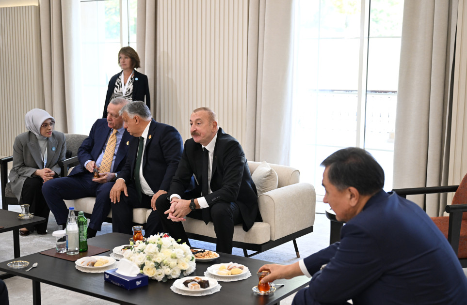 Prezident İlham Əliyev Qəbələdə TDT-nin Dövlət Başçıları Şurasının 12-ci Zirvə Görüşündə iştirak edən dövlət və hökumət başçılarını qarşılayıb<font color=red> - FOTOLAR</font>