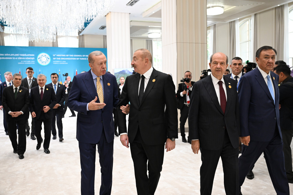 Prezident İlham Əliyev Qəbələdə TDT-nin Dövlət Başçıları Şurasının 12-ci Zirvə Görüşündə iştirak edən dövlət və hökumət başçılarını qarşılayıb<font color=red> - FOTOLAR</font>