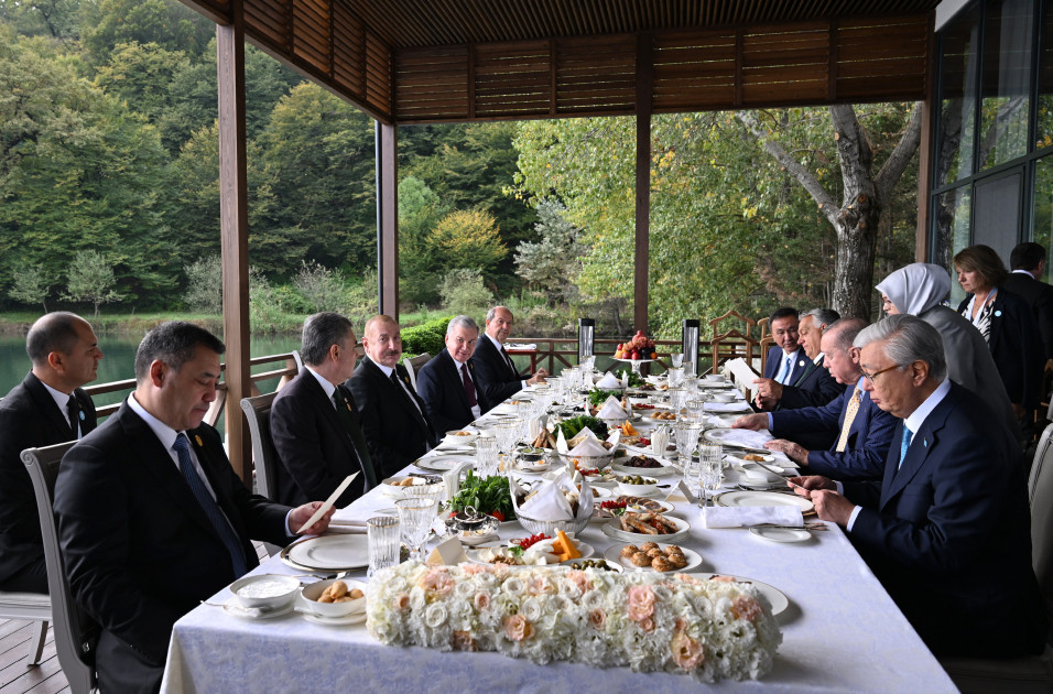 Qəbələdə TDT-nin Zirvə Görüşündə iştirak edən dövlət və hökumət başçılarının şərəfinə rəsmi nahar verilib<font color=red> - FOTOLAR</font>