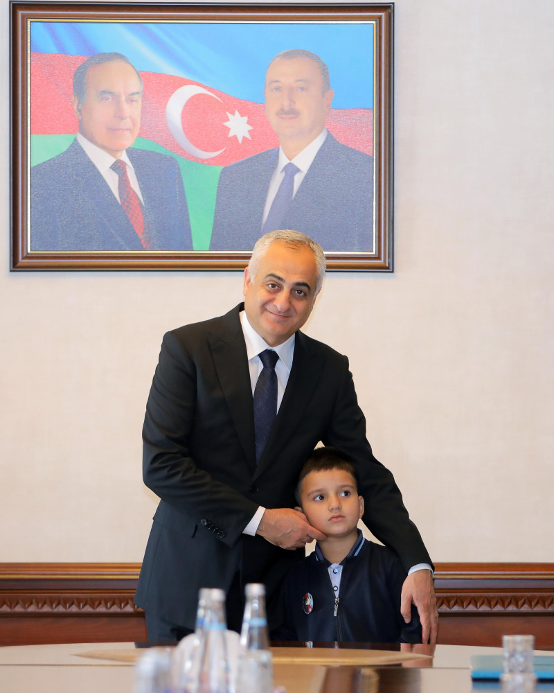 Səlahiyyətli nümayəndə şəhid övladları ilə görüşüb<font color=red> - FOTOLAR</font>