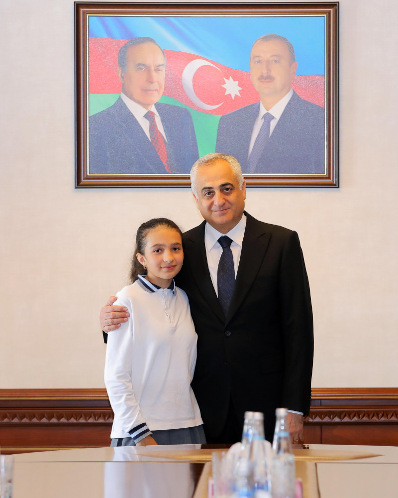 Səlahiyyətli nümayəndə şəhid övladları ilə görüşüb<font color=red> - FOTOLAR</font>