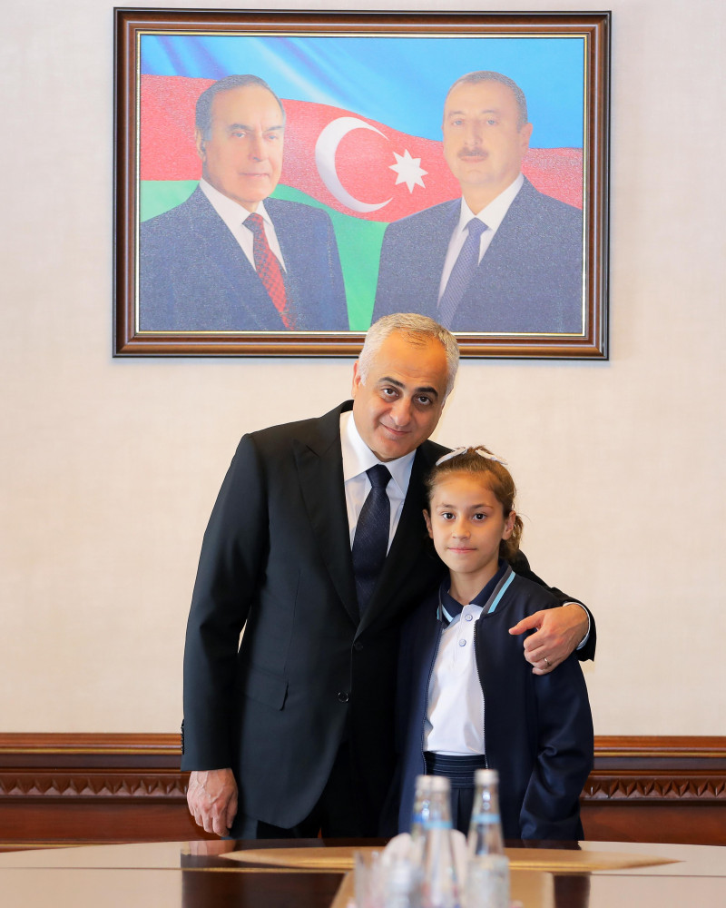 Səlahiyyətli nümayəndə şəhid övladları ilə görüşüb<font color=red> - FOTOLAR</font>