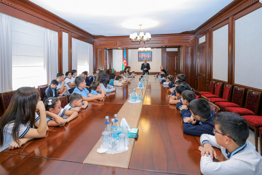 Səlahiyyətli nümayəndə şəhid övladları ilə görüşüb<font color=red> - FOTOLAR</font>