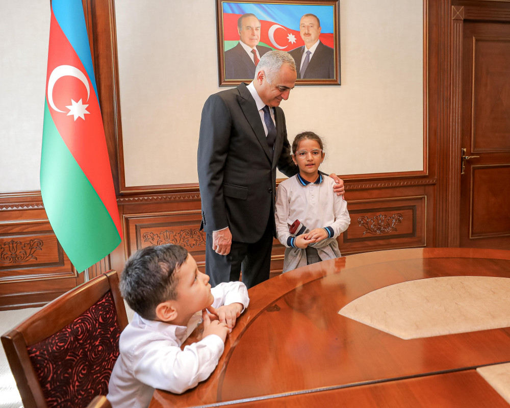 Səlahiyyətli nümayəndə şəhid övladları ilə görüşüb<font color=red> - FOTOLAR</font>