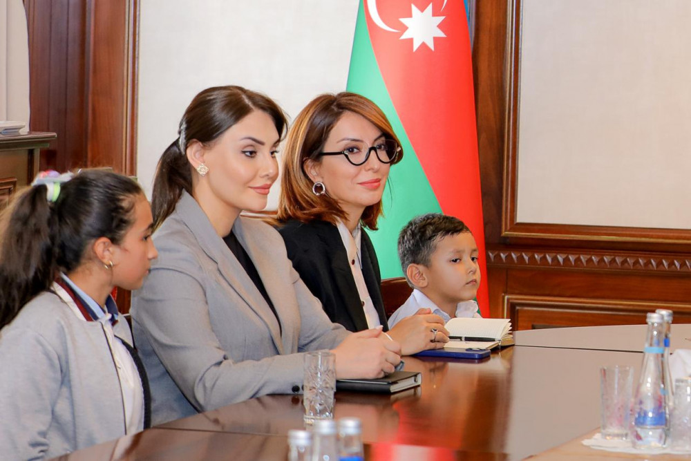 Səlahiyyətli nümayəndə şəhid övladları ilə görüşüb<font color=red> - FOTOLAR</font>