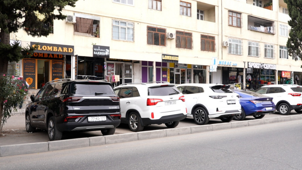 Polis piyadaların hərəkətinə mane olan sürücülərə müraciət edib<font color=red> - FOTOLAR</font>