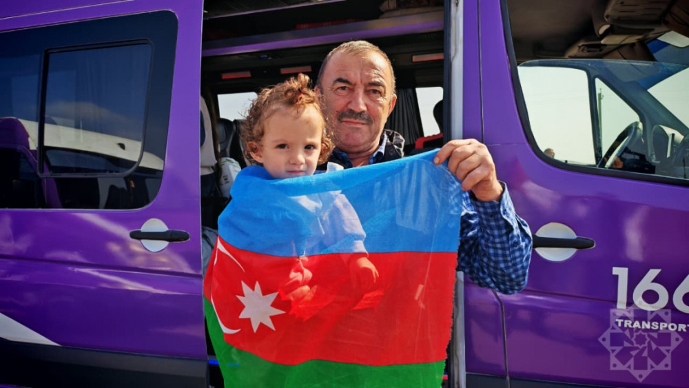 Ağdərənin Vəngli kəndinə daha 28 ailə yola salınıb<font color=red> - FOTOLAR</font>