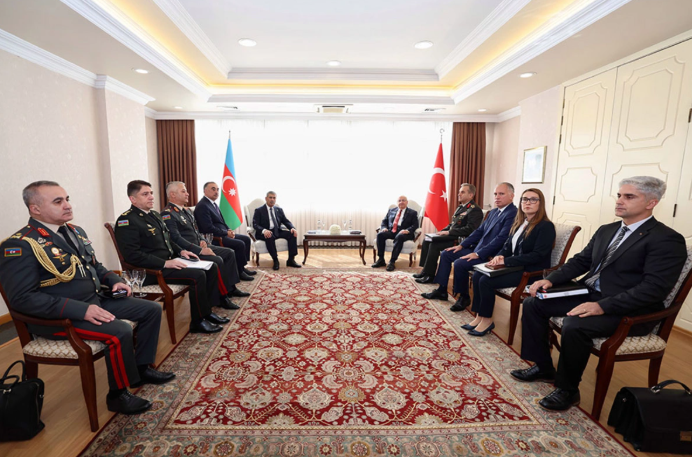 Azərbaycan və Türkiyə müdafiə nazirləri görüşüb Hərbi<font color=red> - FOTOLAR</font>
