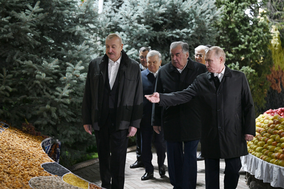 Prezident İlham Əliyev Düşənbədə MDB dövlət başçılarının qeyri-rəsmi şam yeməyində iştirak edir<font color=red> - FOTOLAR</font>