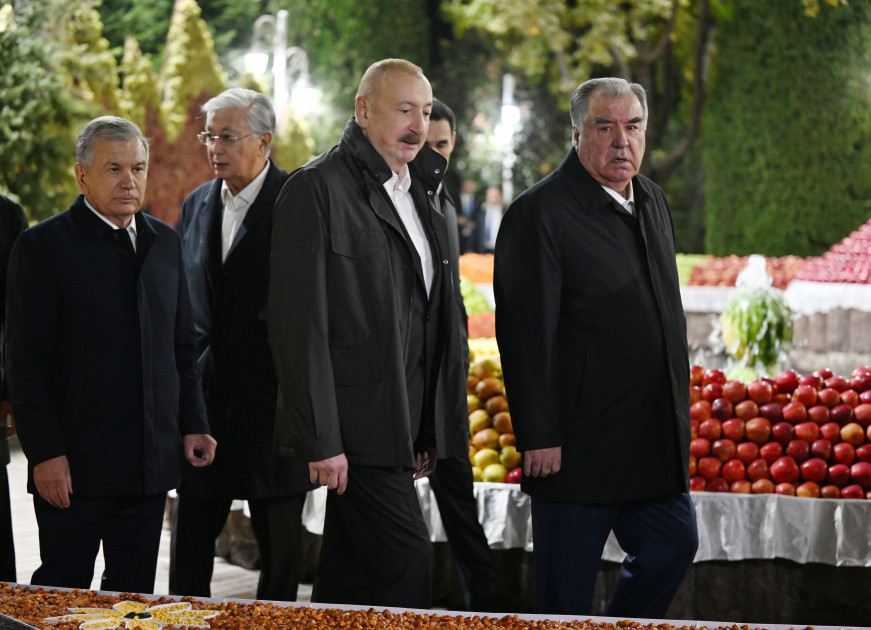 Prezident İlham Əliyev Düşənbədə MDB dövlət başçılarının qeyri-rəsmi şam yeməyində iştirak edir<font color=red> - FOTOLAR</font>