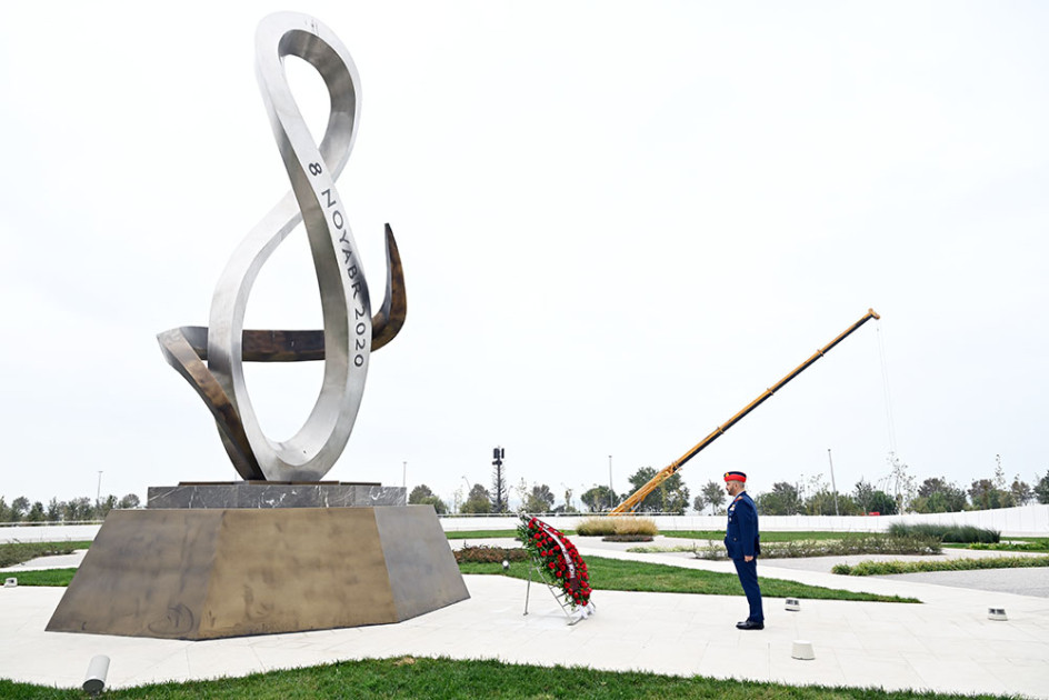 Azərbaycanın və Birləşmiş Ərəb Əmirliklərinin Hərbi Hava Qüvvələri ilə bağlı həyata keçirilən tədbirlər müzakirə edilib<font color=red> - FOTOLAR</font>