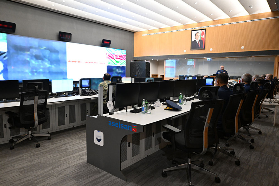 Azərbaycanın və Birləşmiş Ərəb Əmirliklərinin Hərbi Hava Qüvvələri ilə bağlı həyata keçirilən tədbirlər müzakirə edilib<font color=red> - FOTOLAR</font>