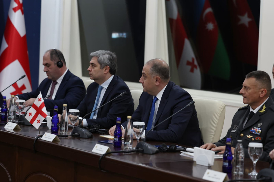 Ankarada Türkiyə, Azərbaycan və Gürcüstan müdafiə nazirlərinin üçtərəfli görüşü keçirilib<font color=red> - FOTOLAR</font>