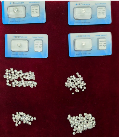 Dubaydan Bakıya brilyant qaşların qanunsuz gətirilməsinin qarşısı alınıb<font color=red> - FOTOLAR</font>