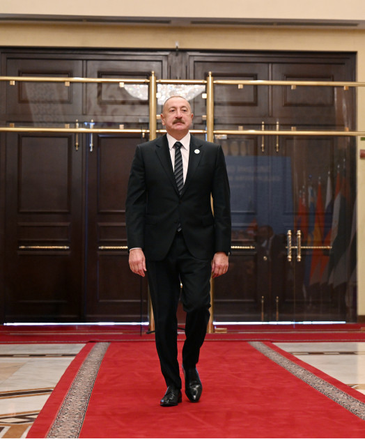 Prezident İlham Əliyev MDB Dövlət Başçıları Şurasının iclasında iştirak etmək üçün Düşənbədəki "Millət" sarayına gəlib<font color=red> - FOTOLAR</font>