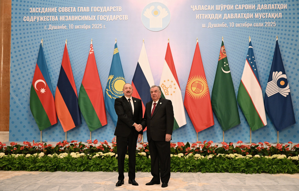 Prezident İlham Əliyev MDB Dövlət Başçıları Şurasının iclasında iştirak etmək üçün Düşənbədəki "Millət" sarayına gəlib<font color=red> - FOTOLAR</font>