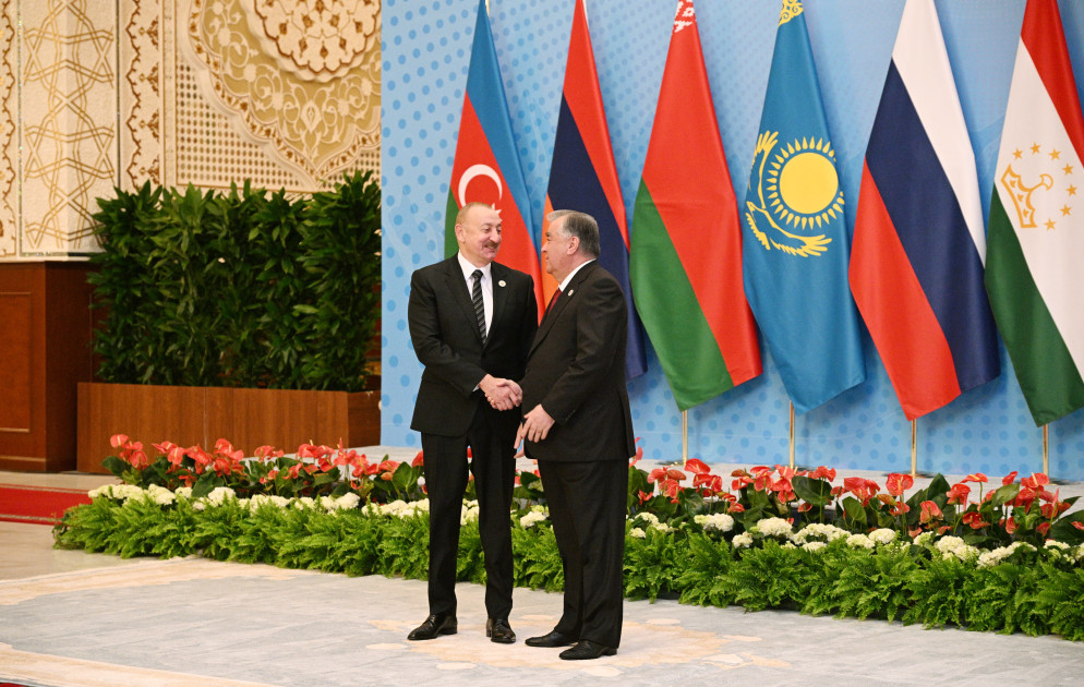 Prezident İlham Əliyev MDB Dövlət Başçıları Şurasının iclasında iştirak etmək üçün Düşənbədəki "Millət" sarayına gəlib<font color=red> - FOTOLAR</font>