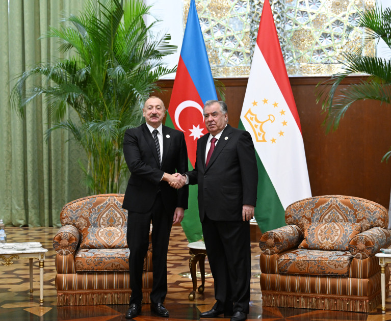 Düşənbədə Azərbaycan Prezidenti İlham Əliyevin Tacikistan Prezidenti Emoməli Rəhmon ilə təkbətək görüşü olub<font color='red'> - YENİLƏNİB</font><font color=red> - FOTOLAR</font>