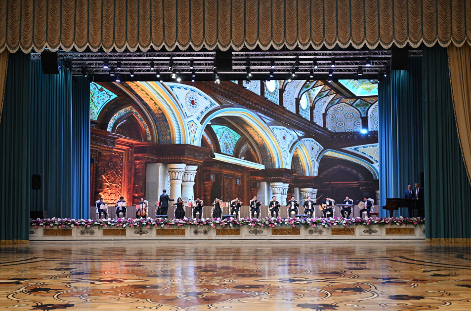 Prezident İlham Əliyev Düşənbədə MDB dövlət başçılarının şərəfinə təşkil olunan rəsmi qəbulda iştirak edib<font color=red> - FOTOLAR</font>