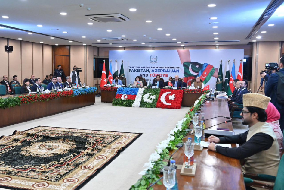 İslamabadda Azərbaycan-Pakistan-Türkiyə parlament sədrlərinin üçüncü üçtərəfli görüşü keçirilib<font color=red> - FOTOLAR</font>